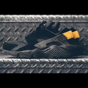 Mens Air Huarache Black/Metallic Gold